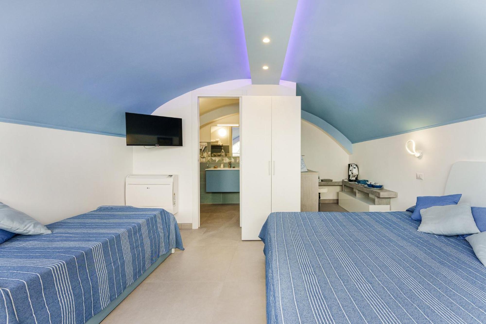 Le Rondinelle Rooms Прочида Экстерьер фото